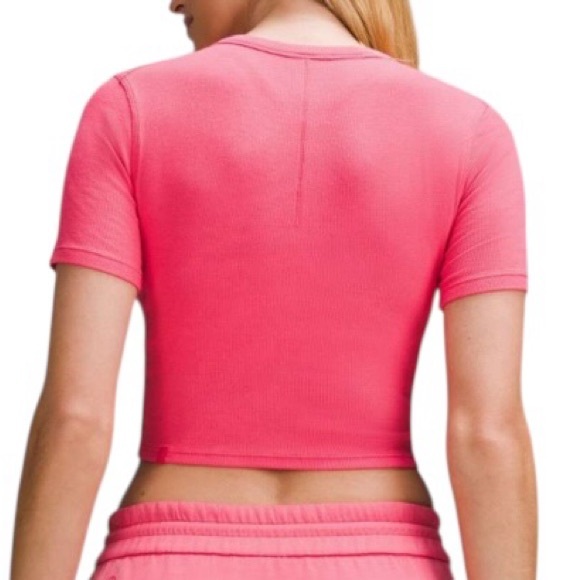 Lululemon Hold Tight Straight-Hem Cropped T-Shirt Coral Fits like 8 - Picture 2 of 11